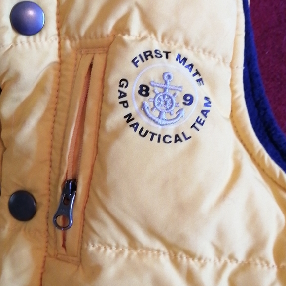 Reversible Gap Vest - Picture 2 of 3